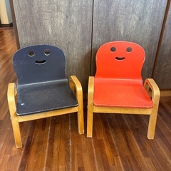 取り引き中木の子供椅子の画像