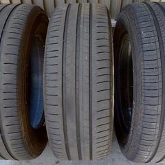 【お値下げ】タイヤ　215/60 R16　ヴェゼル取り外しの画像