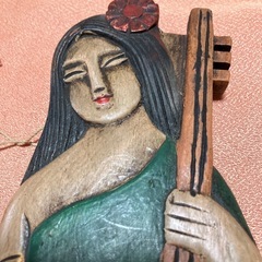 オリエンタル風　楽器を奏でる女性　壁掛けの画像