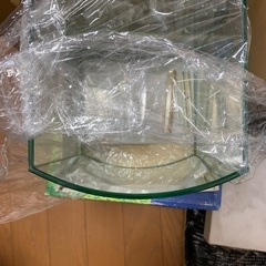 キューブ曲がりガラス水槽新品の画像
