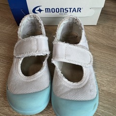 子供シューズ4足の画像