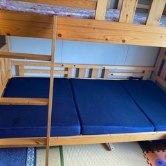 子供の二段ベッド+マットレスの画像