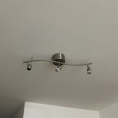 IKEA 照明器具　シーリングライト電球3個付きの画像