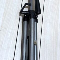 カメラ 三脚（軽量・伸縮式・カメラ・ビデオ用）撮影の画像