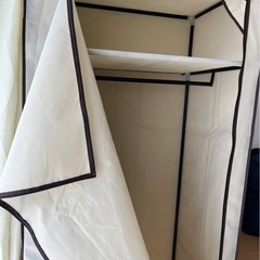YAMAZEN製のワードローブハンガー、サイズ70x50x175cm、モデルGSH-70R(IV)の画像