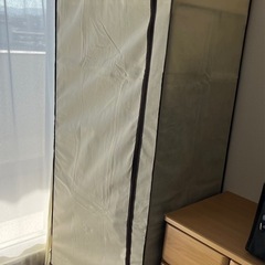YAMAZEN製のワードローブハンガー、サイズ70x50x175cm、モデルGSH-70R(IV)の画像