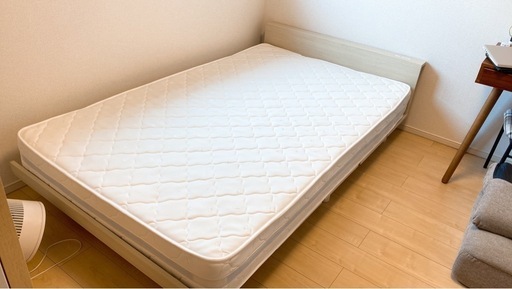 ★使用期間約1年★セミダブルベット（フレーム＆マットレス）〜価格は極力相談に応じます！〜