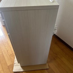 【受け渡し予定者あり】幅85cm　ロータイプ　キッチンカウンター　食器棚の画像