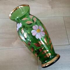 美品★ガラス　花柄🌼花瓶の画像