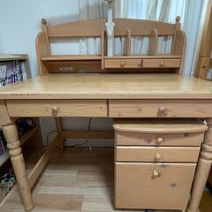 子供用の学習机 譲りますの画像