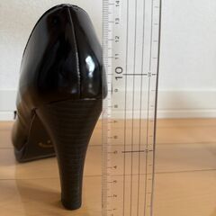 エナメル　ヒールパンプス　23.5cmの画像