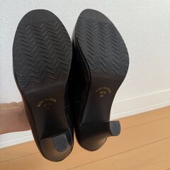 エナメル　ヒールパンプス　23.5cmの画像