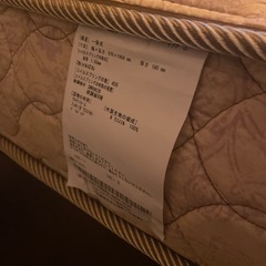 シングルベッドとマットレスの画像