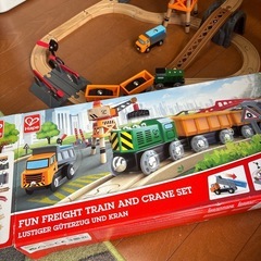 Hape クレーン付きレールセットの画像