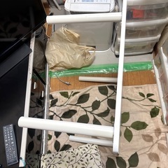 白テーブルの画像
