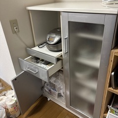 食器棚の画像