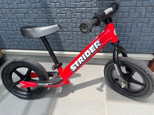 ストライダー 赤