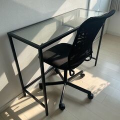 IKEA  ラップトップテーブル  VITTSJÖ , 回転チェア TOBERGETの画像