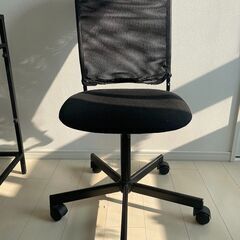 IKEA  ラップトップテーブル  VITTSJÖ , 回転チェア TOBERGETの画像