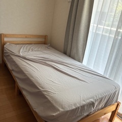 シングルベッドマットレスとスノコフレーム