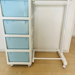 子供用ハンガーラックの画像