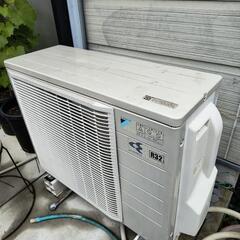 【中古】ダイキン工業 ルームエアコン 冷暖房時おもに18畳用 《2017年モデル CXシリーズ 光ストリーマー付き》 単相200V ホワイト S56UTCXP-W

分解洗浄済みの画像