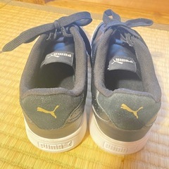 PUMA スニーカーの画像