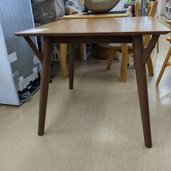 ダイニングテーブル  オシャレ 木製 正方形 天板に浮きあり　【こちらは店舗です。浜村鹿野温泉ICから3分 買取本舗 宮本リサイクル 営業時間9～19時 定休日水曜のみ←連絡できませんm(_ _)m】の画像