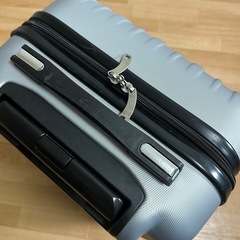 スーツケース グレーの画像