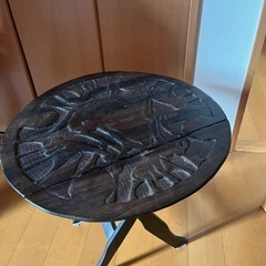 木彫り　テーブル　　の画像