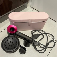 ダイソー　ヘアドライヤー　箱付き