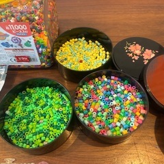 アイロンビーズセットと水でくっつくビーズまとめて！の画像