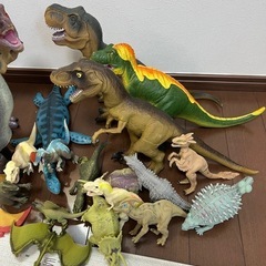 恐竜のフィギュアの画像
