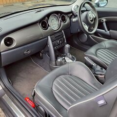 BMWミニ　パークレーン（特別仕様車）　H18　車検8/1　走行61000ｋ　専用黒革スポーツシート＆ハンドル　専用16AW　ETC　シルバールーフ　の画像