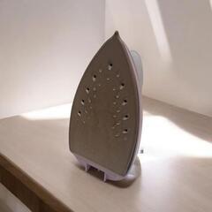 東芝 コードレススチームアイロン ピンク系の画像