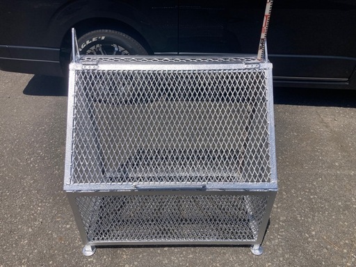 鉄カゴ　シルバー塗装済み　屋外保管に