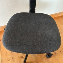 オフィスチェア　椅子　チェア　グレーの画像