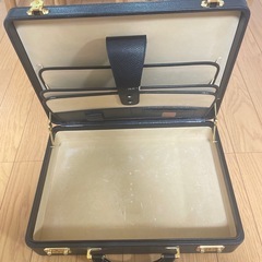 アテストーニ　ブリーフケース　アタッシュケース　ゴールド金具　レザー   美品  の画像