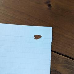 穴あけパンチ商談中の画像