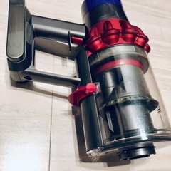 Dyson Cyclone V10クリーナーヘッド、付属ツール、充電スタンドの画像