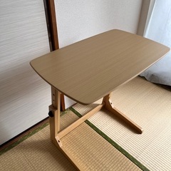 昇降テーブル　サイドテーブルにもの画像