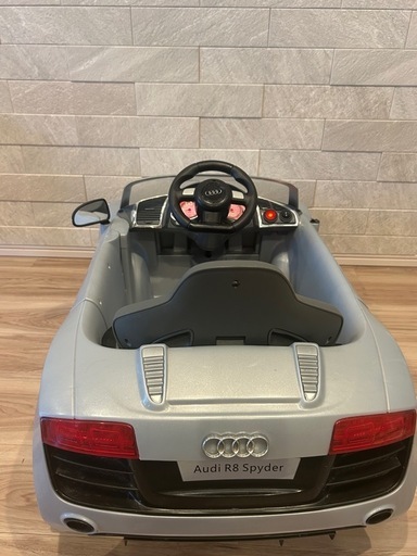 子供用電動自動車 アウディR8スパイダー