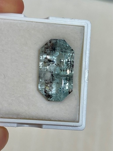 保証付　曹長石入りアクアマリン　ルース　鉱石　原石