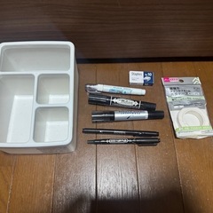 文房具セット　ペンケース　マッキー　油性ペン　修正液　ホチキス針　両面テープ　クリップ　ホチキスの画像