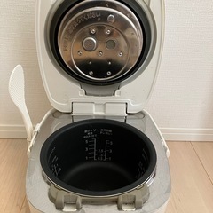 炊飯器5.5合炊き　パナソニックSR-PB109の画像