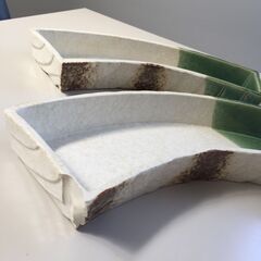 ○【2個セット】花びん カビン 花瓶 花器 フラワーベース サイズ全長45㎝幅14㎝高さ5.5㎝ 中古品一部欠け有り(NF250713)517-109-⑩の画像