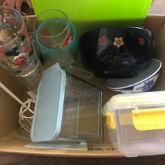 コップ　皿などの画像