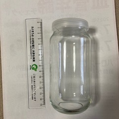 使用済みの空き瓶の画像