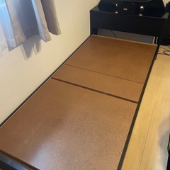 【値下げ】シングルベッド　マットレス付　照明　コンセント付　　の画像