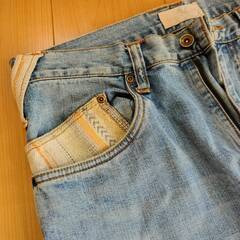 ダメージジーンズ